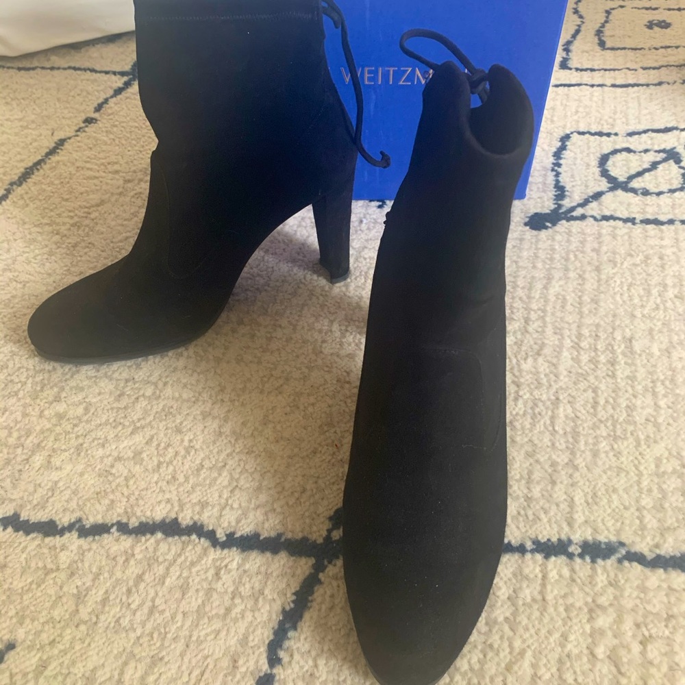 Stuart Weizmann Glove Tie-Back Suede Ankle Boots